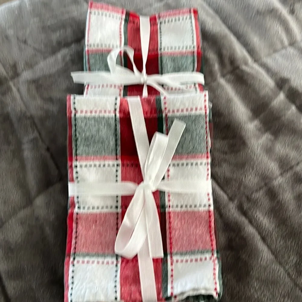 Set of 5 Bold & Vibrant White Green Red Plaid Cotton Cloth Christmas Napkins